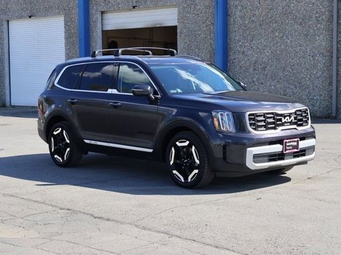 Used 2025 Kia Telluride S AWD/4WD image 3