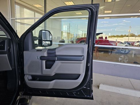 Used 2022 Ford F250 XL w/ Power Equipment Group image 27