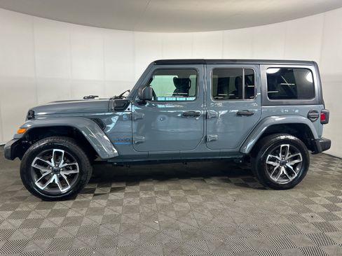 Used 2024 Jeep Wrangler Unlimited w/ Convenience Group AWD/4WD image 5
