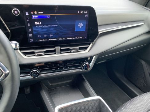 Used 2025 Chevrolet Equinox LT image 18