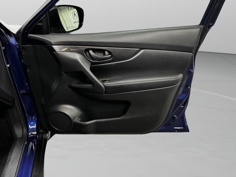 Used 2020 Nissan Rogue S FWD image 11