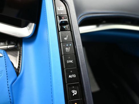 Used 2022 Chevrolet Corvette Stingray Premium Conv w/ Z51 Performance Package RWD image 21