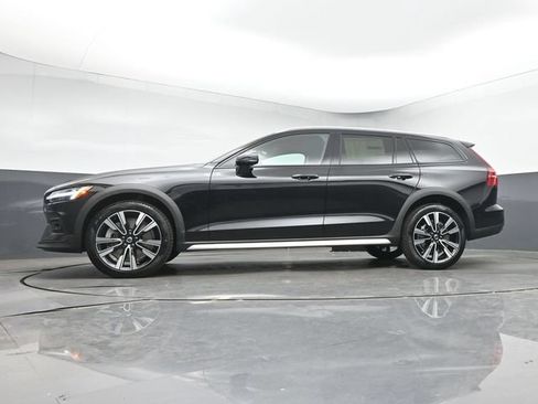 New 2026 Volvo V60 B5 Cross Country Ultra w/ Climate Package AWD/4WD image 42