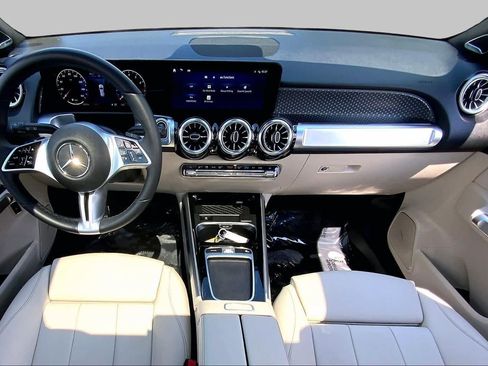 Used 2024 Mercedes-Benz GLB 250 4MATIC image 16