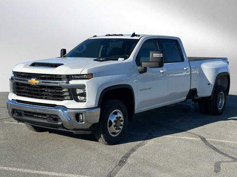 Used 2024 Chevrolet Silverado 3500 LT w/ Convenience Package image 7