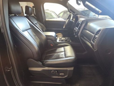 Used 2019 Ford Expedition XLT w/ Equipment Group 202A AWD/4WD image 20