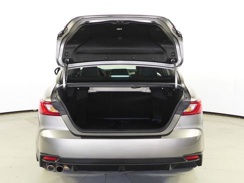 Used 2025 Toyota Camry SE w/ Convenience Package image 10