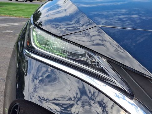 Used 2021 Toyota Venza LE AWD/4WD image 9