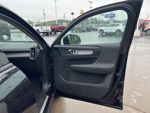 Certified 2023 Volvo XC40 B5 Plus w/ Protection Package Premier image 34