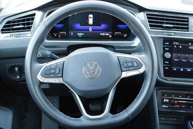 Used 2023 Volkswagen Tiguan SE AWD/4WD image 17