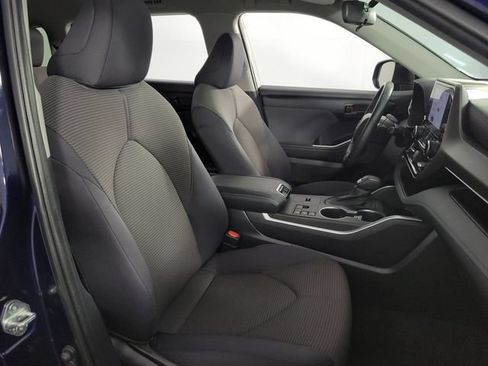 Used 2023 Toyota Highlander LE FWD image 16