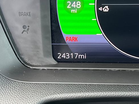 Used 2022 Chevrolet Bolt EUV LT w/ Comfort Package image 25