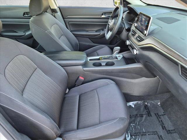 Used 2025 Nissan Altima 2.5 SV FWD image 25