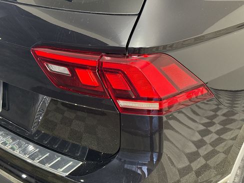 Used 2022 Volkswagen Tiguan SE FWD image 34