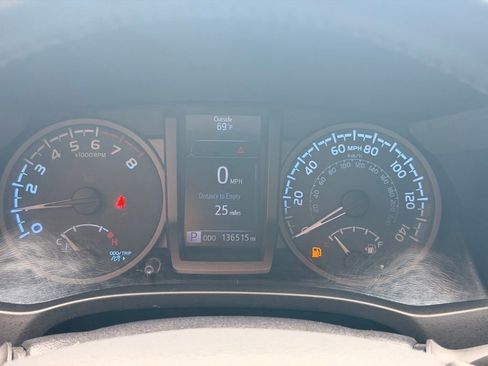 Used 2017 Toyota Tacoma TRD Off-Road w/ Tow Package (A/T) AWD/4WD image 28
