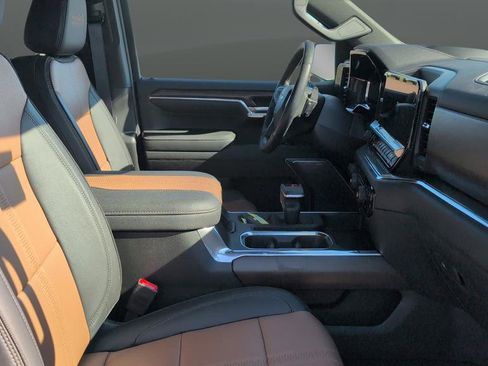 Used 2024 Chevrolet Silverado 1500 High Country w/ High Country Premium Package AWD/4WD image 28