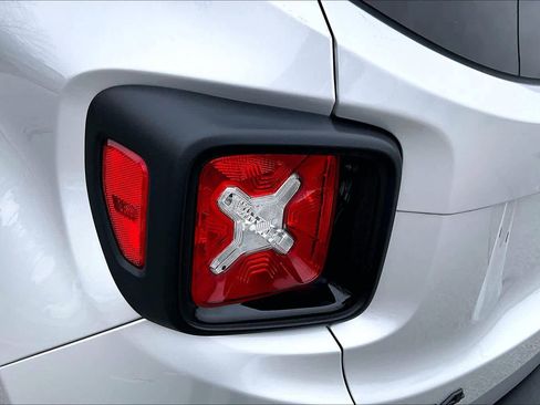 Used 2019 Jeep Renegade Sport image 27