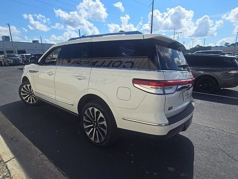 Used 2022 Lincoln Navigator Reserve AWD/4WD image 4