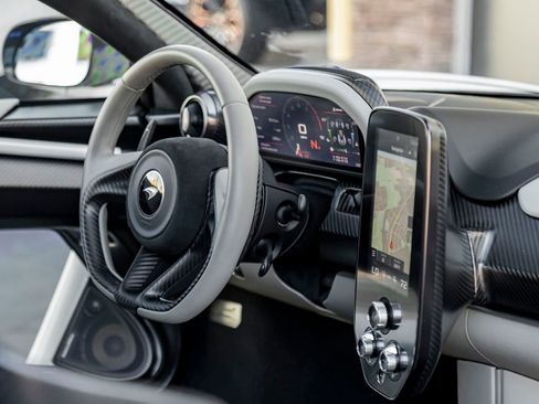 Used 2019 McLaren Senna RWD image 33