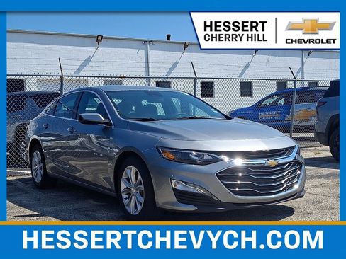 Used 2024 Chevrolet Malibu LT FWD image 1