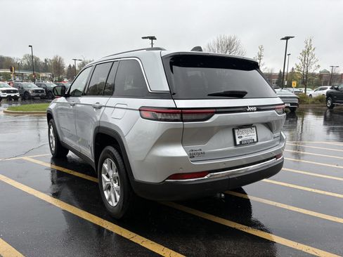 Used 2023 Jeep Grand Cherokee Limited w/ Trailer Tow Prep Group (B) AWD/4WD image 4