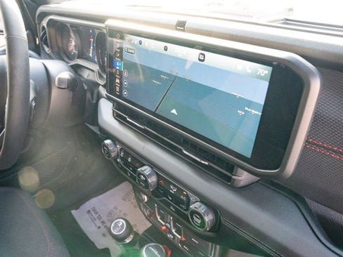 Certified 2024 Jeep Gladiator Rubicon w/ Technology Group image 38