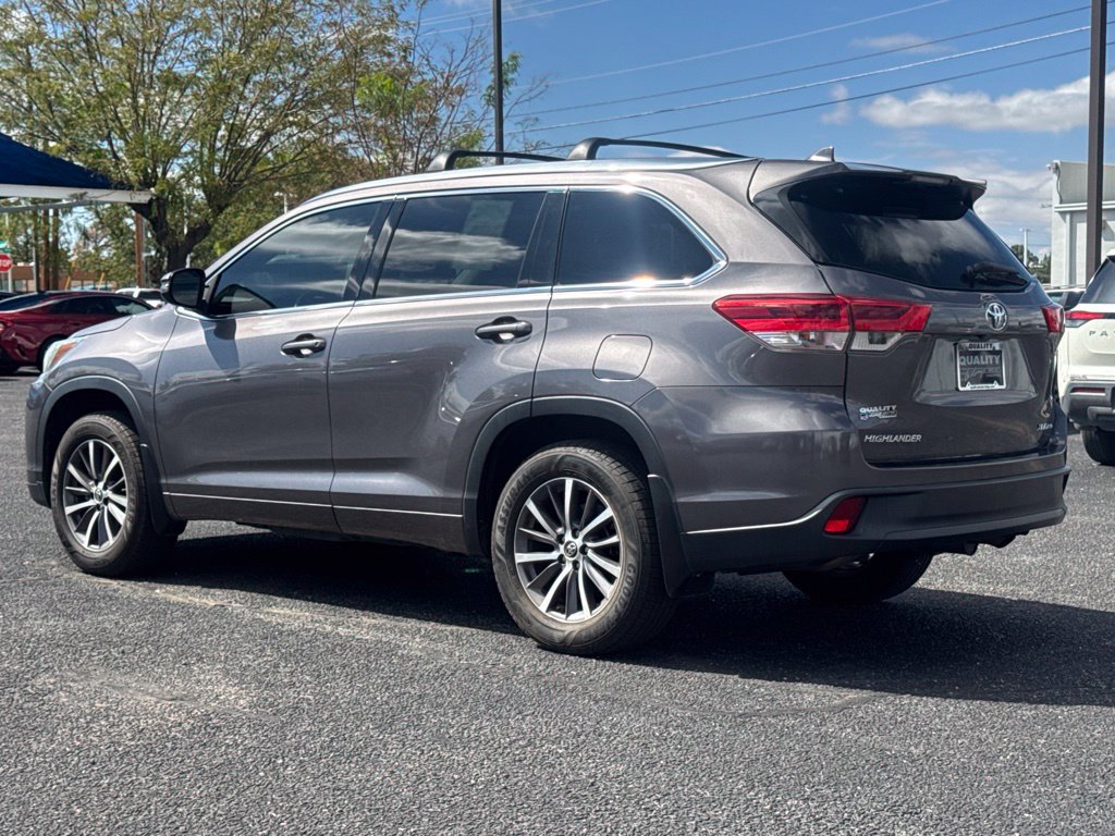 Used 2017 Toyota Highlander XLE AWD/4WD image 6