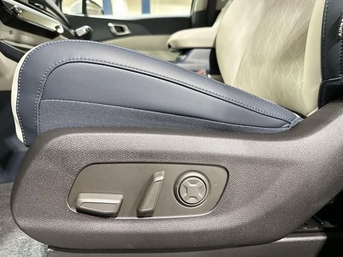 New 2026 Kia Carnival EX image 14