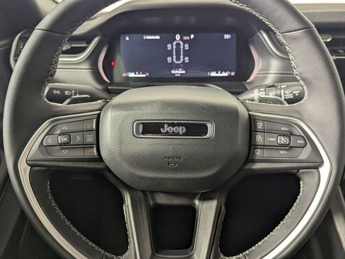 New 2025 Jeep Grand Cherokee L Altitude image 19