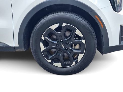 Certified 2024 Kia Sorento S FWD image 7
