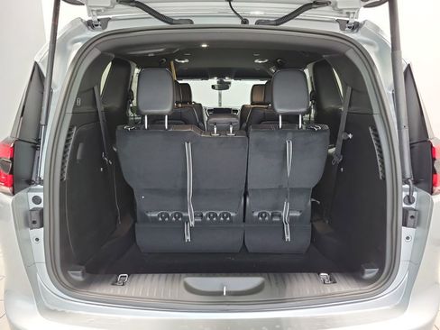 New 2026 Chrysler Pacifica Select w/ S Appearance Package image 7