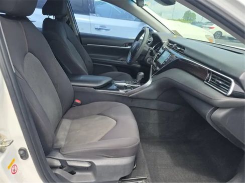 Used 2018 Toyota Camry LE FWD image 7