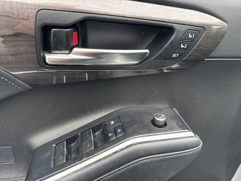Used 2021 Toyota Highlander Platinum AWD/4WD image 18