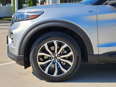 Used 2023 Ford Explorer ST-Line w/ Class IV Trailer Tow Package image 8