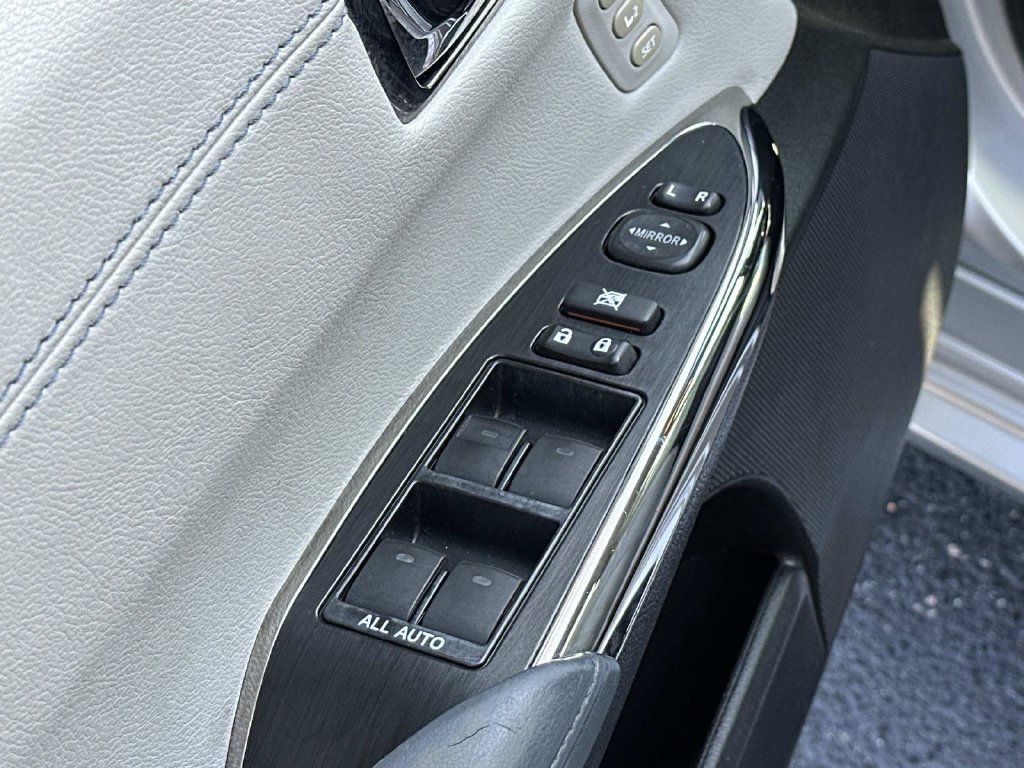 Used 2013 Toyota Avalon Limited FWD image 19