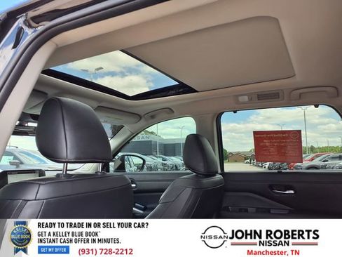 Certified 2025 Nissan Pathfinder Platinum w/ Cargo Package FWD image 10