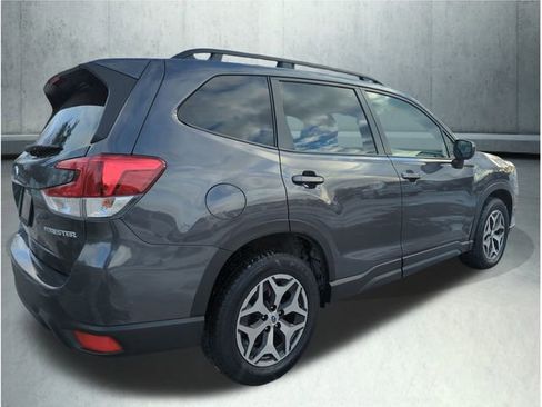 Used 2023 Subaru Forester Premium image 6