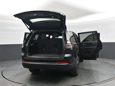 New 2025 Jeep Grand Cherokee L Altitude image 50