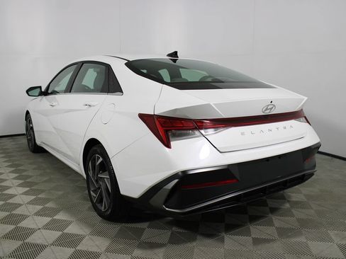 Used 2025 Hyundai Elantra SEL FWD image 26