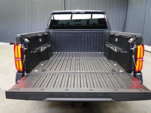 Used 2025 Toyota Tacoma SR5 AWD/4WD image 42