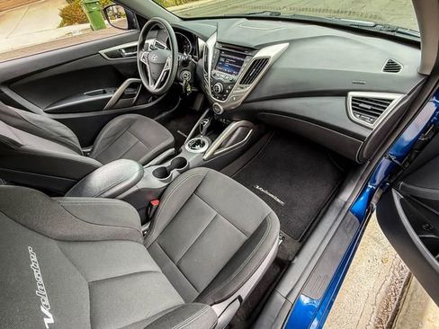 Used 2016 Hyundai Veloster FWD image 12