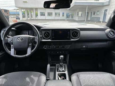 Used 2019 Toyota Tacoma TRD Sport w/ Technology Package AWD/4WD image 16