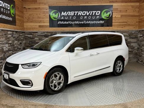 Used 2022 Chrysler Pacifica Limited FWD image 5