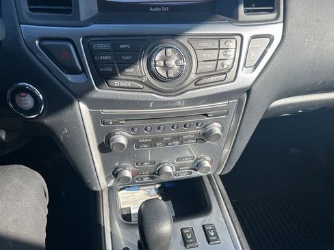 Used 2018 Nissan Pathfinder SL image 3