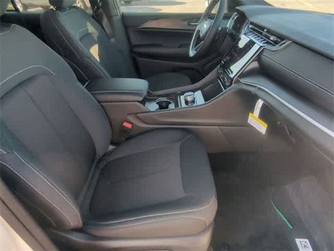 New 2025 Jeep Grand Cherokee Laredo image 21