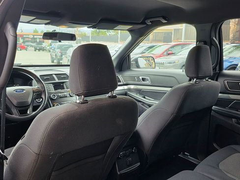 Used 2019 Ford Explorer XLT image 29