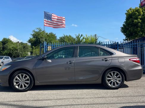 Used 2017 Toyota Camry XLE FWD image 2