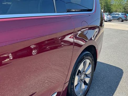 Used 2018 Chrysler Pacifica Limited w/ Advanced Safetytec Group FWD image 15