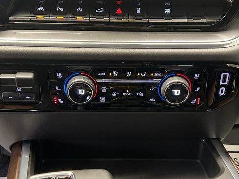 Used 2023 Chevrolet Silverado 1500 High Country w/ High Country Premium Package AWD/4WD image 30