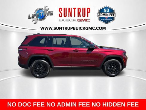 Used 2025 Jeep Grand Cherokee Altitude AWD/4WD image 8
